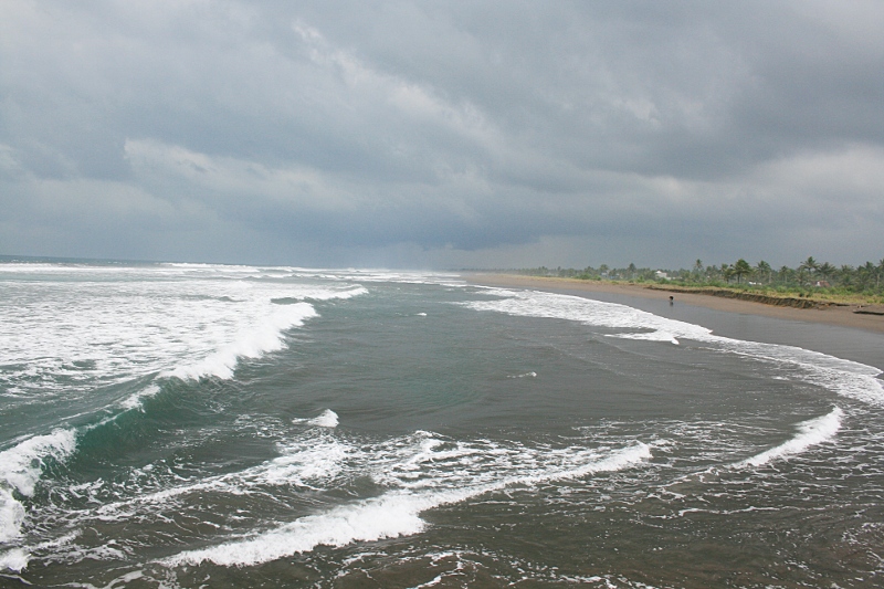 С местной шлюхой на пляже Эквадора фото